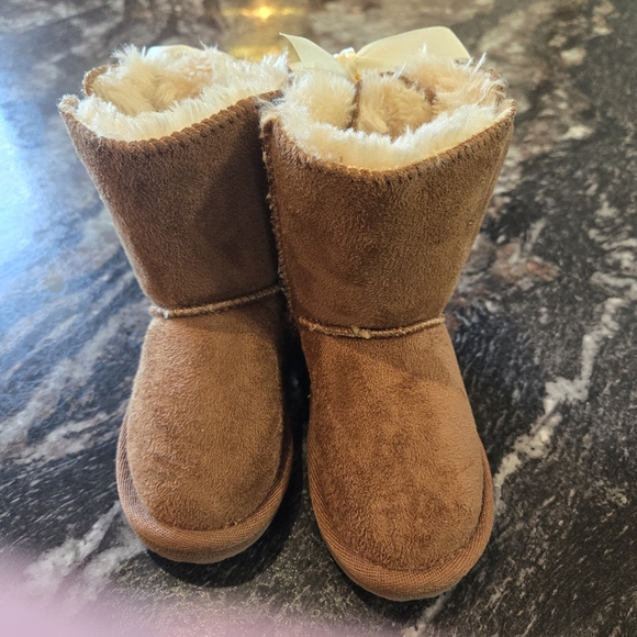 Girls Boots size 6 - Picture 2 of 4